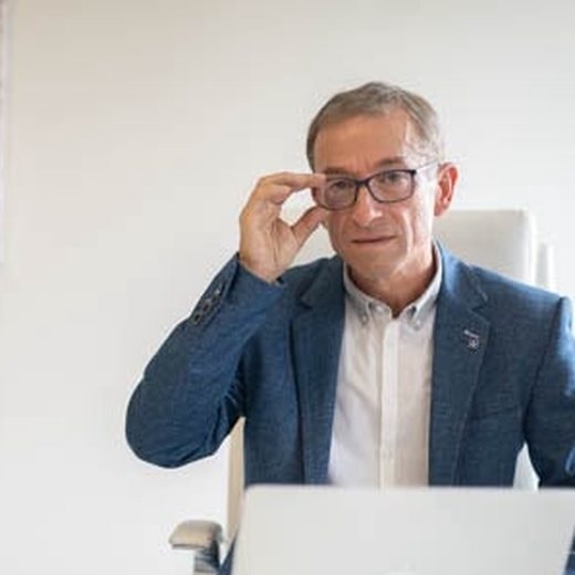 Wiesław Kania, prowadzi Szkołę Języków Obcych KaBa